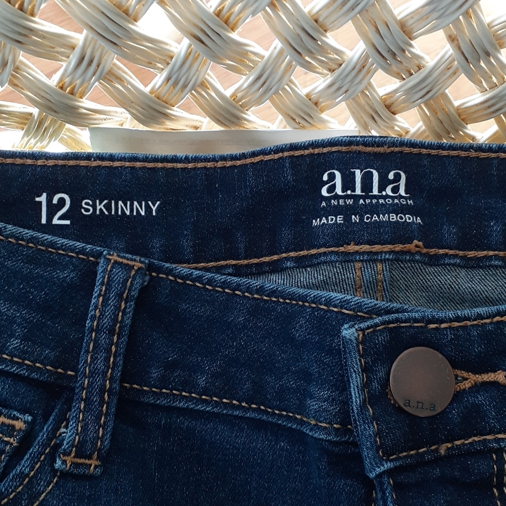 Jeans - Picture 4 of 5